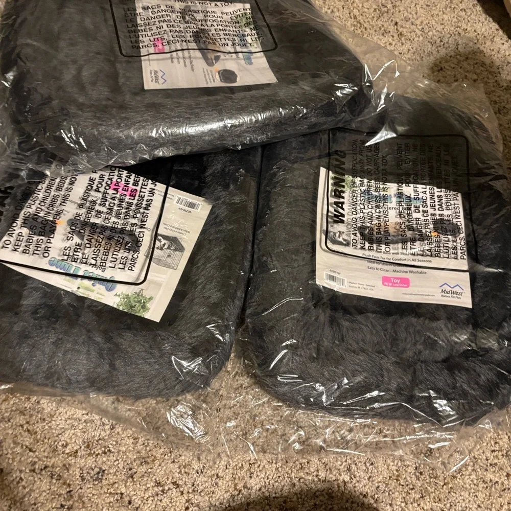 3 dog crate beds 18 in each